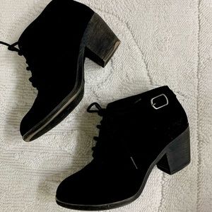 ankle high black heel boot